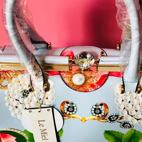 Baby Blue Pearl Butterfly Purse - Picture 5 of 8